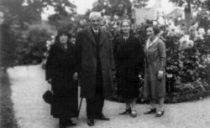 Rodiče, ošetřovatelka, sl. Wernerová, 1930