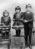 Franz Kafka se sestrami Elli a Valli