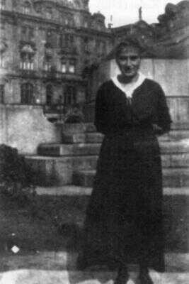 Kafkova sestra Ottla na Staroměstském náměstí