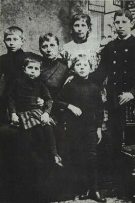 Matte Gauguinová s dětmi